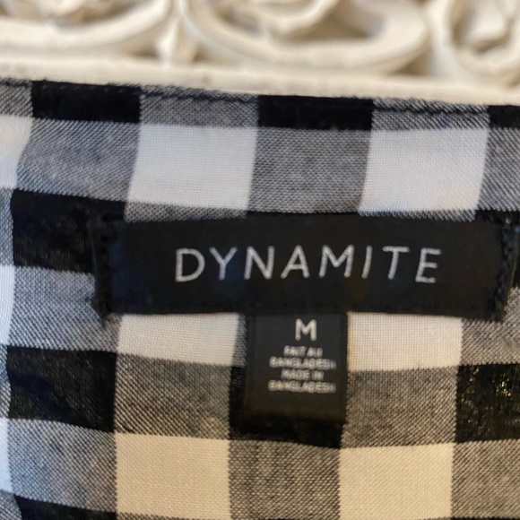 4/$30🦋 Dynamite wrap top size medium - Picture 3 of 3